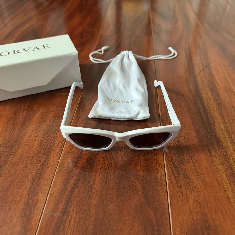 Lorvae Shady Boots Sunglasses